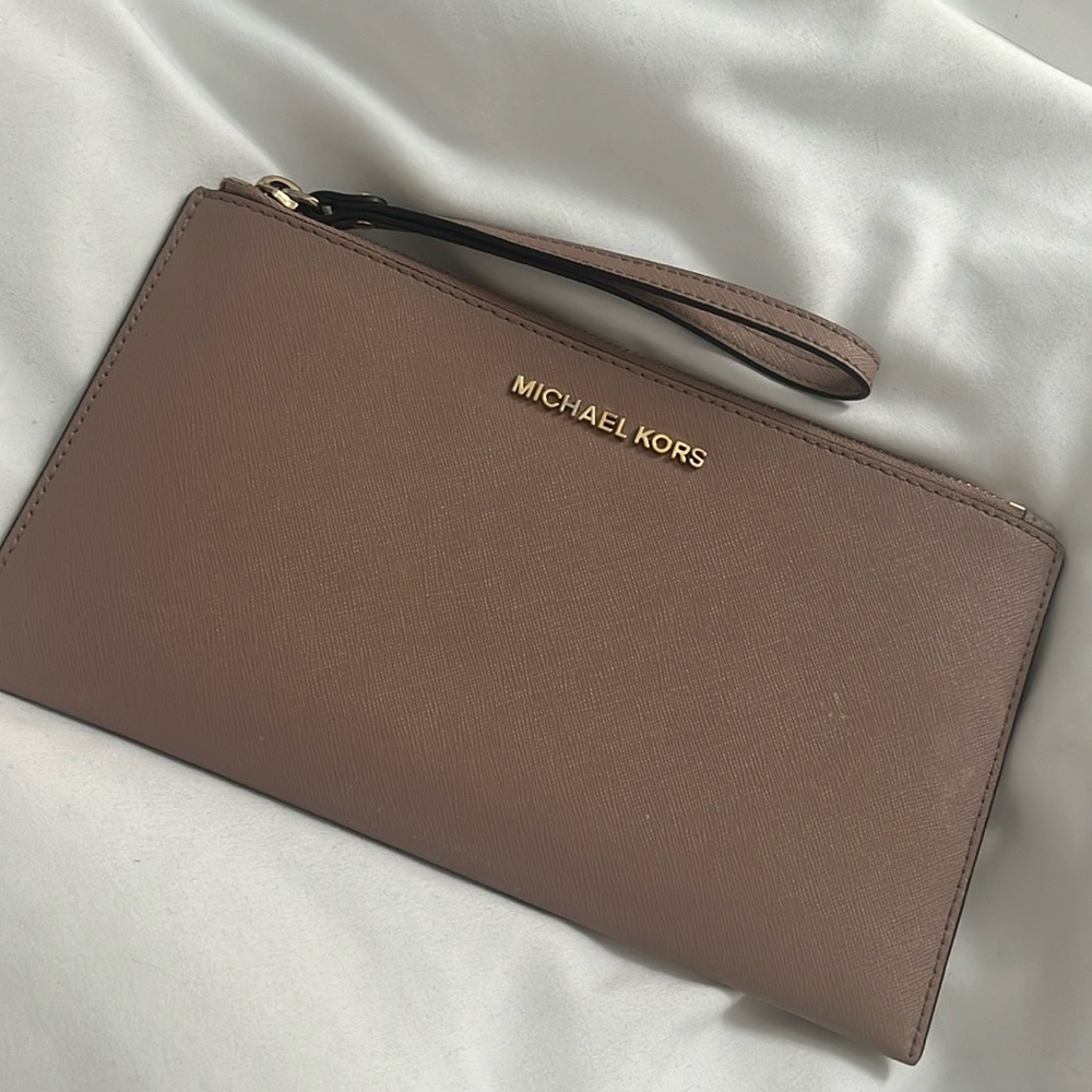 Micheal Kors clutch